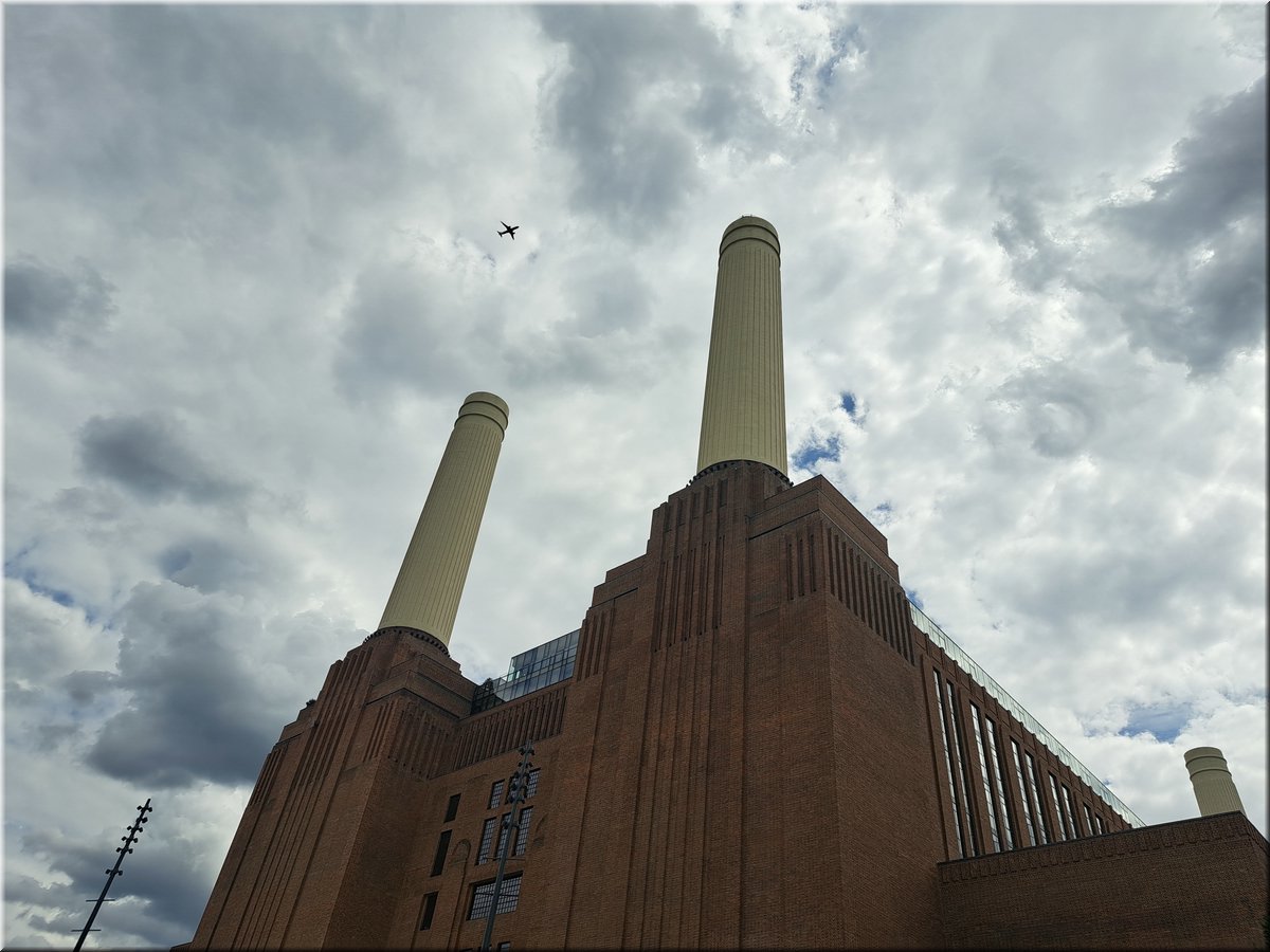 250728-Londyn-143714BatterseaPowerStation_Ad.jpg