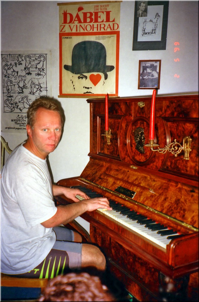 1999-05-02 BBCC Tuboz Nostalgie 41 Honza u piana ---zneg.jpg